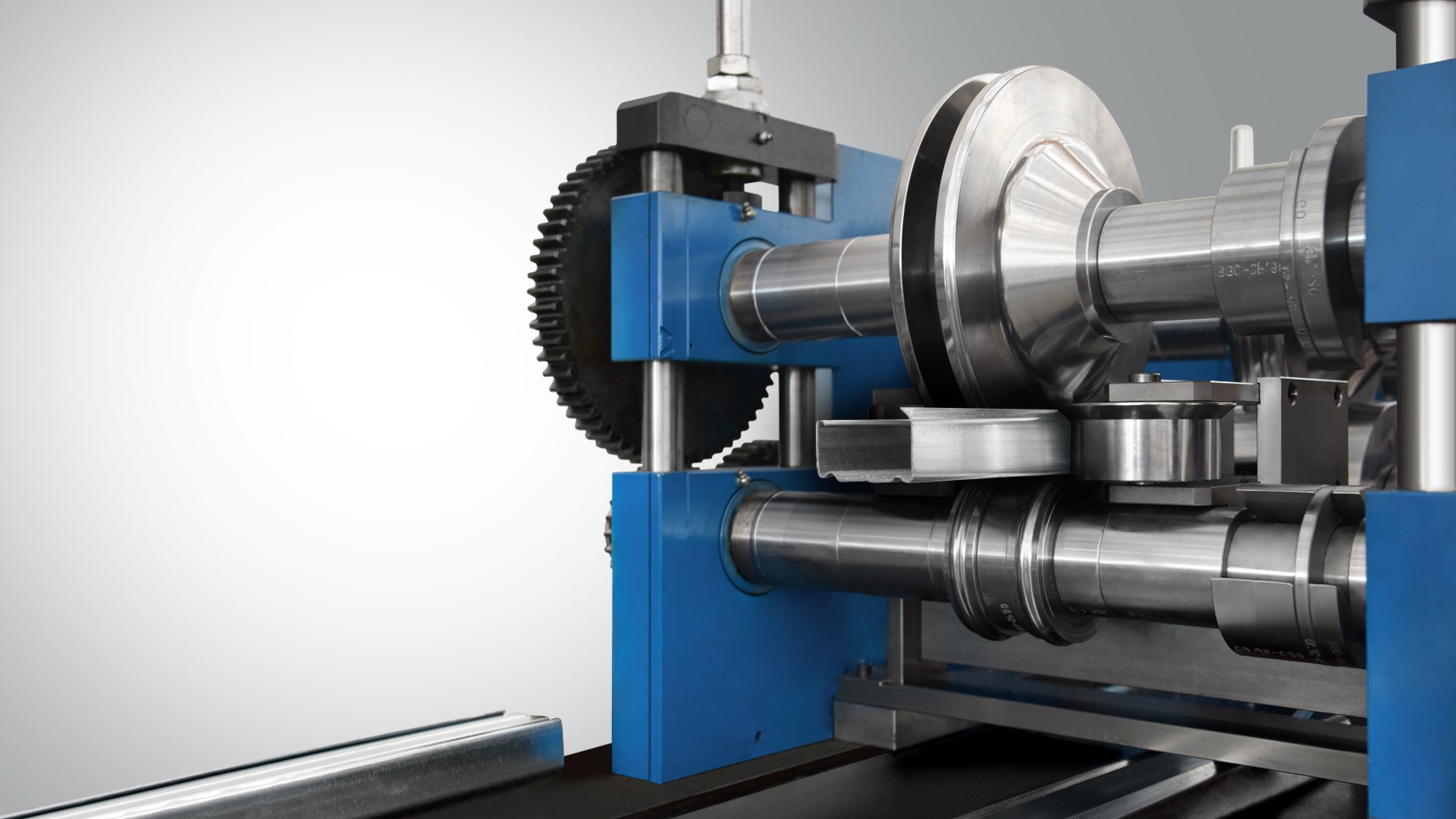 Custom cold roll forming machine for CZ steel profiles