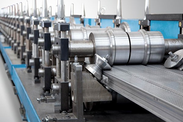 Heavy-duty storage rack roll forming machine for industrial shelving