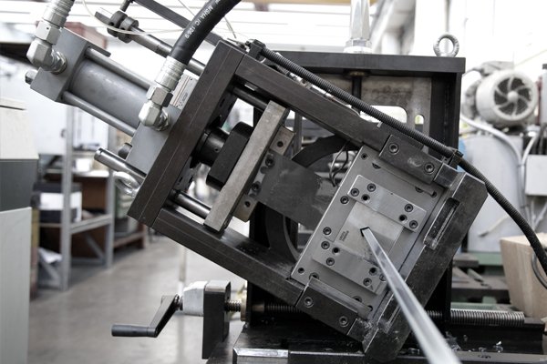 Industrial hat channel roll forming line for precision steel profiles