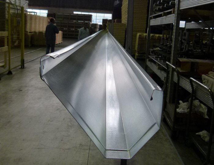 MACHINE FOR FEEDING TROUGH CHANNELS technical data illustration for 22501