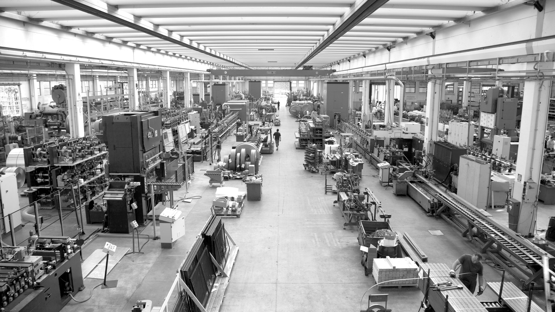 Professional roll forming machinery workshop facility