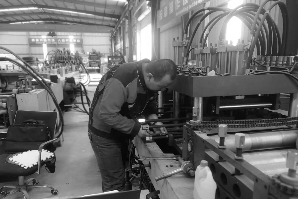 1983 Bradbury China workshop - Origin of our precision roll forming machine manufacturing